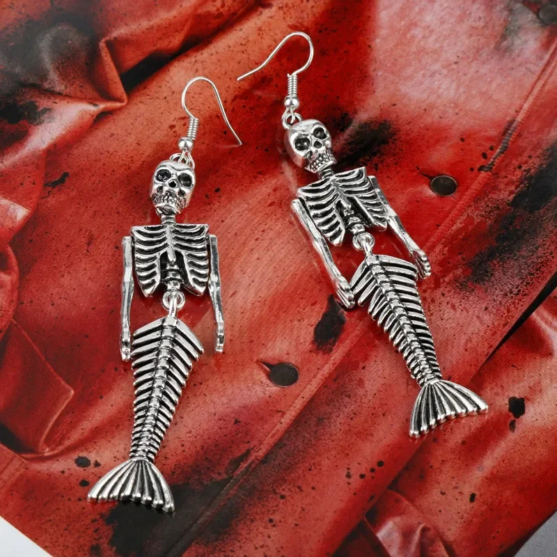 

Vintage Fashion Made Old Dark Skull Ear Studs Earrings Hip Hop Punk Long Earhook Banquet Jewelry Accessories Gift