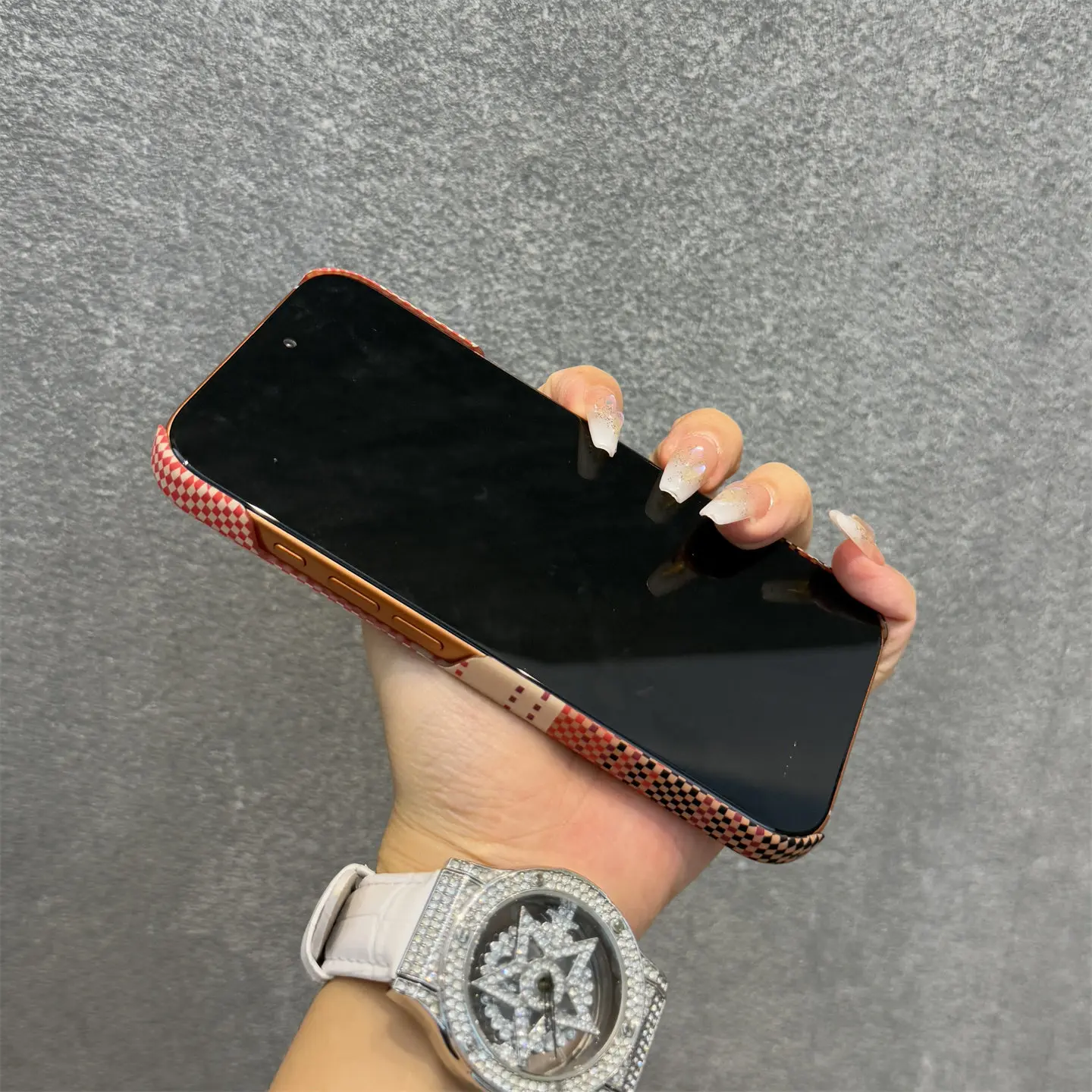 รูปสินค้า เคส iPhone ไร้ขอบลายคาร์บอนไฟเบอร์ พร้อมชาร์จ Magsafe