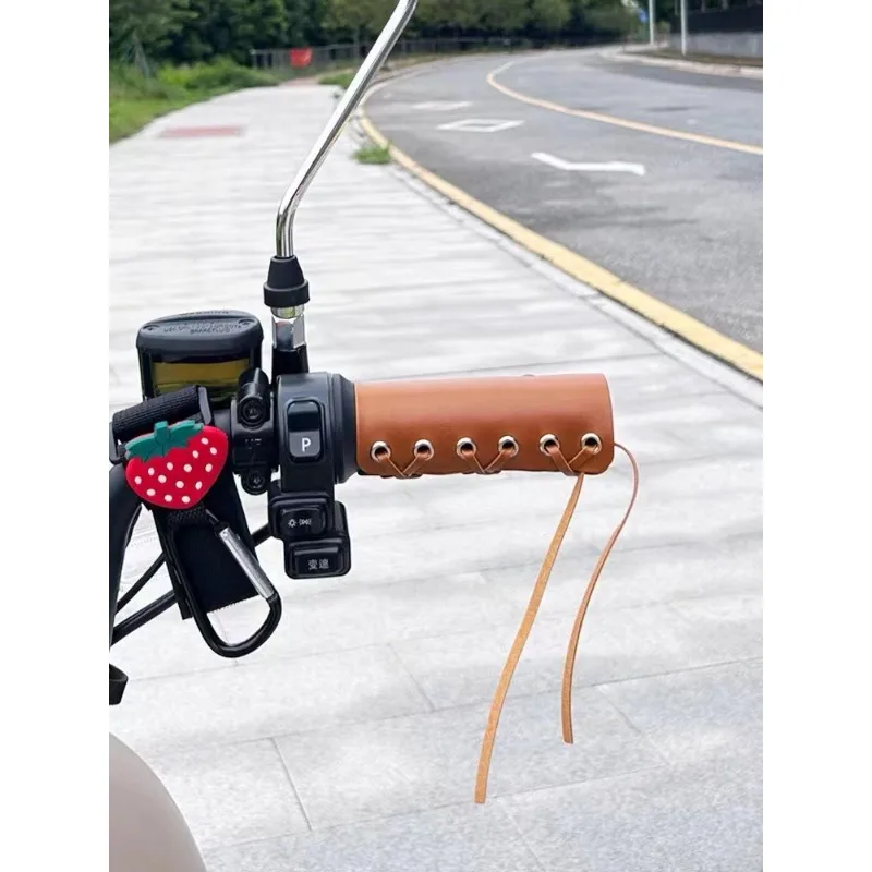 Leather Handlebar Grips - Adjustable Universal Fit for Bicycle Motorcycle E-Bike, Hand-Stitched Retro Design with Comfort Grip