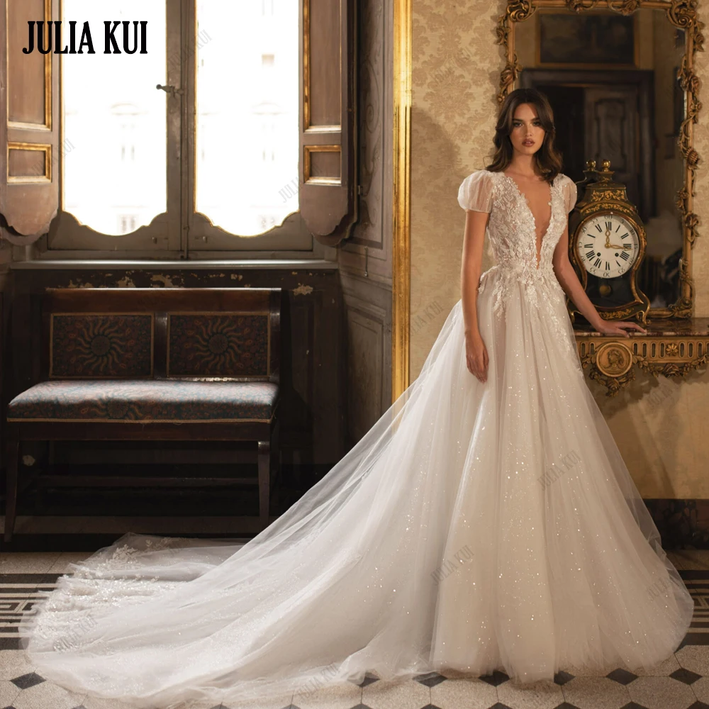 

Julia Kui Charming Bling Tulle V-Neck A-Line Wedding Dresses Backless Beading Pearls Embroidery Lace Bride Gowns