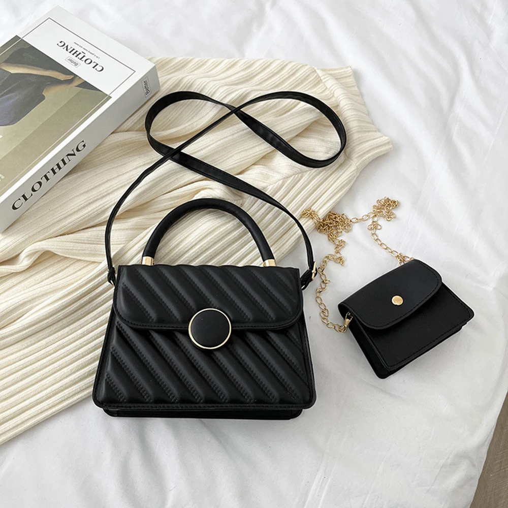 Fashion2b - 🤩 Next Level Elegance With this Beautiful Shoulder Bag (LINK  IN BIO) Valentino Bags Alexia Collection 😍 fashion2b.com 👜 #handbagaddict  #shoulderbag #shoulderbags #elegance #fashion2b_