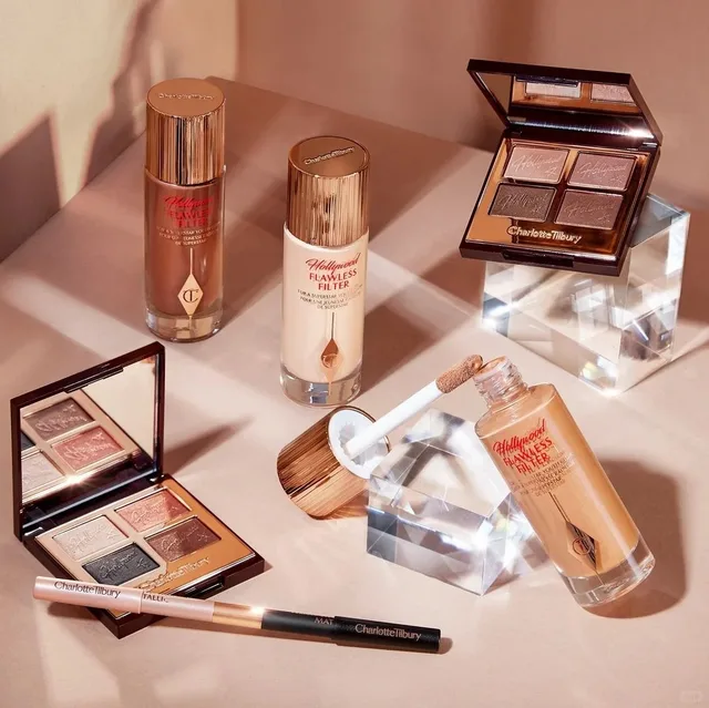 Charlotte Tilbury Hollywood Flawless Liquid Highlighter, hydratant pour la peau, palette de luxe, finitions satinées mates, scintillantes et métalliques 1