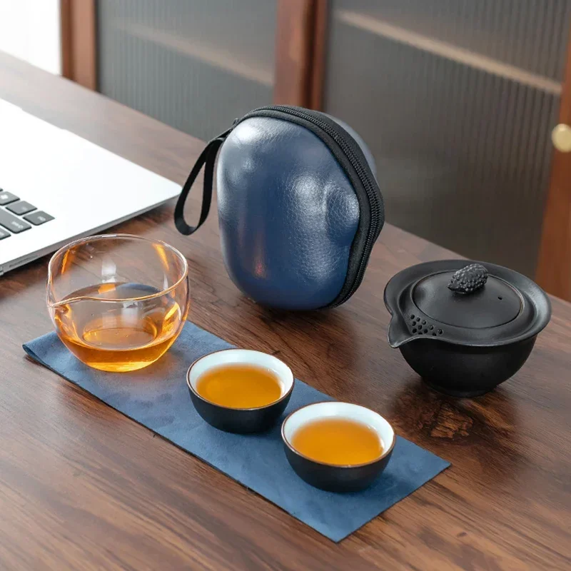 

Китайский дорожный портативный керамический чайный набор Gaiwan с чайником, чайными чашками, дорожная сумка для офиса, дома, путешествий, подарок для друга