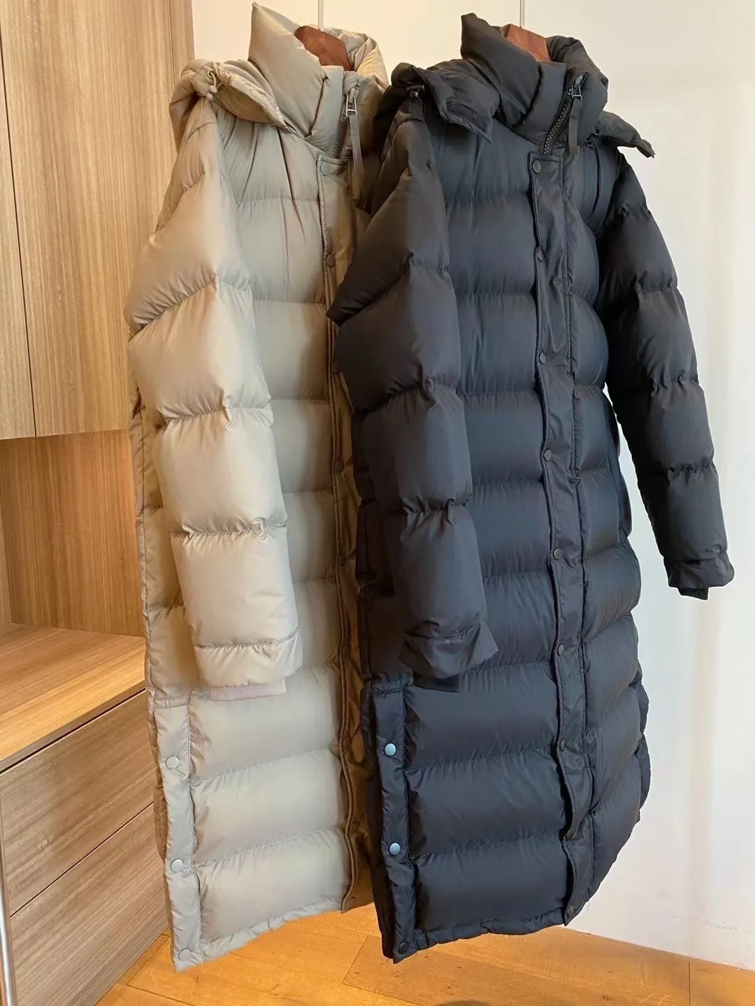 

Autumn and Winter 90 Goose Down Fluffy Warm Thick Hooded Mid-length Women's Down Jacket
