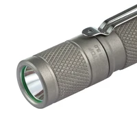 Lumintop TOOL AA V3.0 Lampe de poche en titane EDC avec clip et diffuseur 900 lumens Lampe portable compacte pour un transport quotidien 6