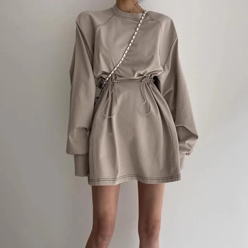 한국 동대문 2024 봄 새로운 패션 라운드 넥 느슨한 슬리밍 드로잉 스트링 허리 포옹 긴 소매 후드 티 원피스