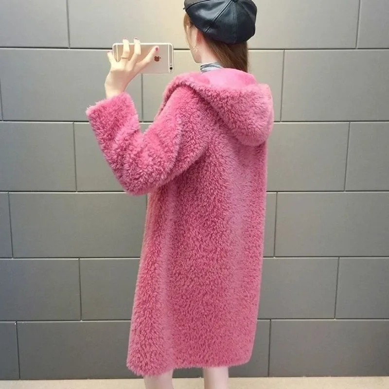 Рисунок 3 - Женское пальто из искусственного меха