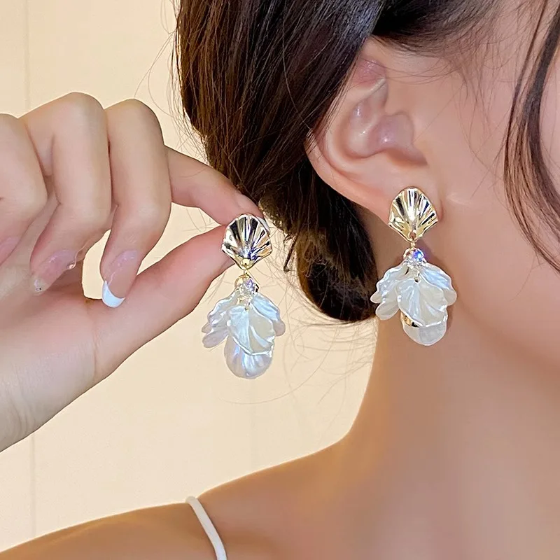 

Silver Needle Sweet Zircon Pearl Petal Tassel Earrings Small Fresh Temperament High Grade Ear Studs