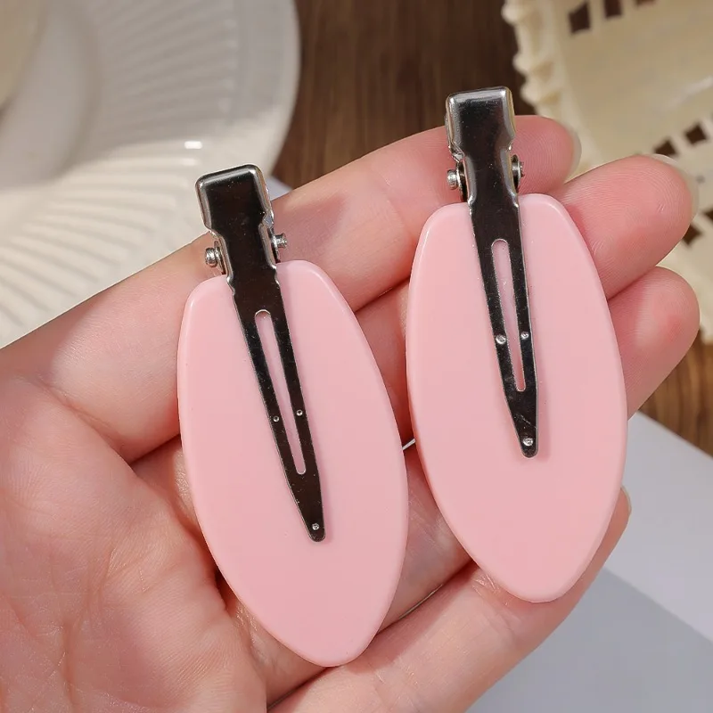 Рисунок 6 - 2 пары, заколки для волос в форме