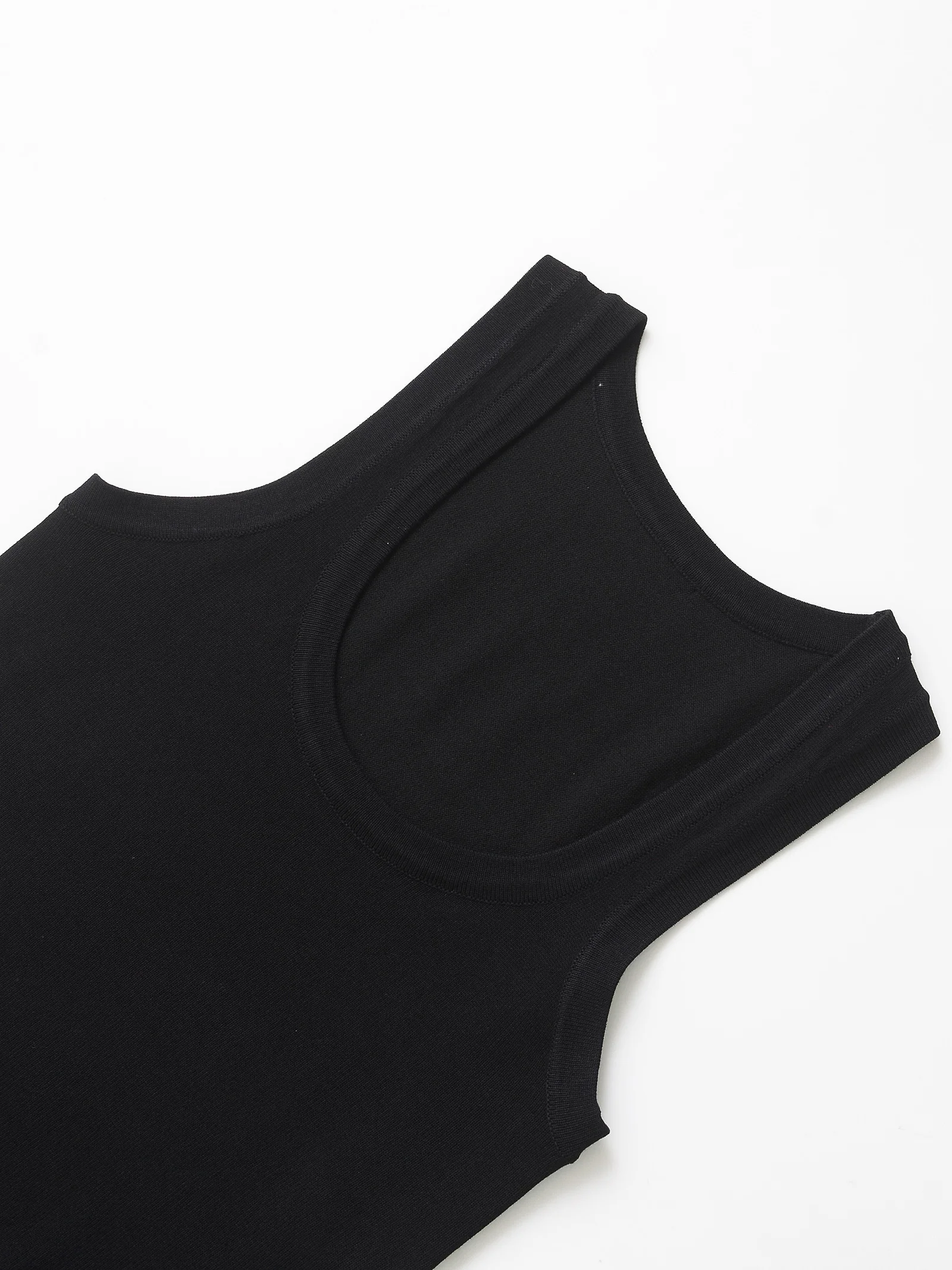 Description Picture 5 of item2025 Summer Casual Chic Women Vest O-Neck Sleeveless Knitted Vest New Fashion Holiday Chic Female Tops