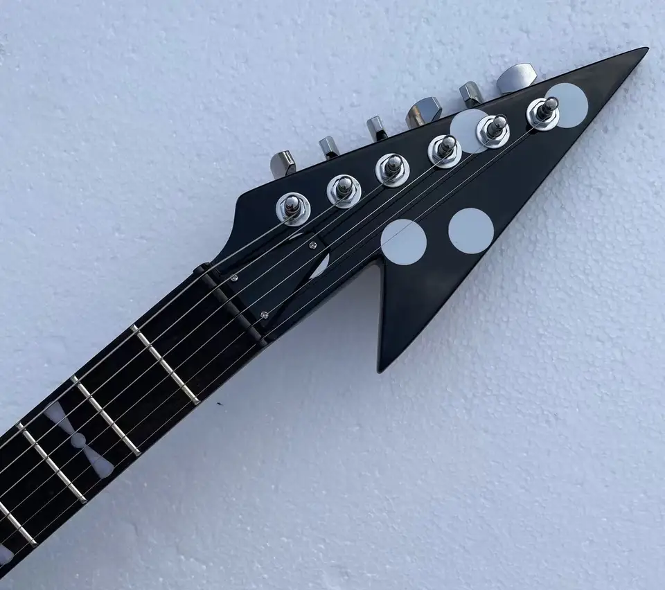 Good Quality Custom 6 Strings Randy V Model Electric Guitar