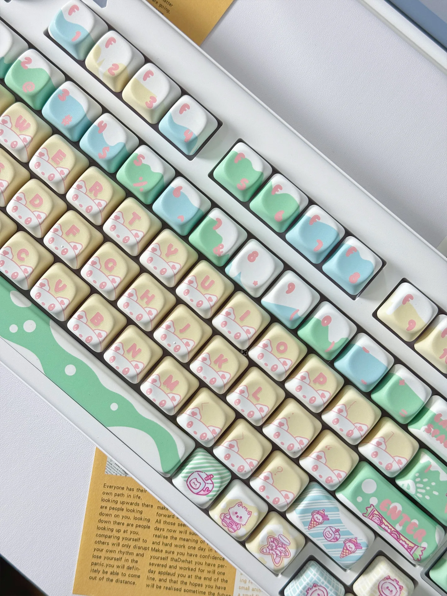 Kawaii Mao Profile Strawberry Cat Theme Keycaps (126 keys)