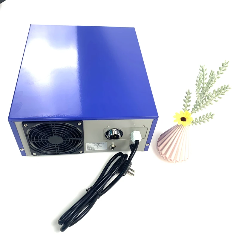 방열판 청소를위한 17KHZ-40KHZ 2700W 110V 또는 220V 고품질 디지털 방식으로 초음파 소리 발전기