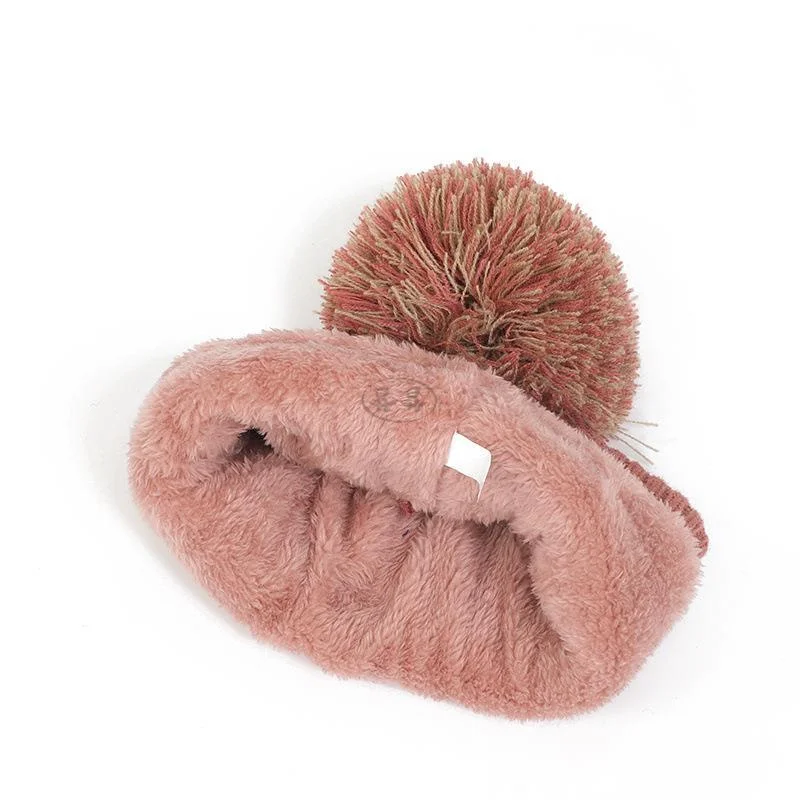 Set di cappello sciarpa e guanti in maglia per l'inverno_voghion.com