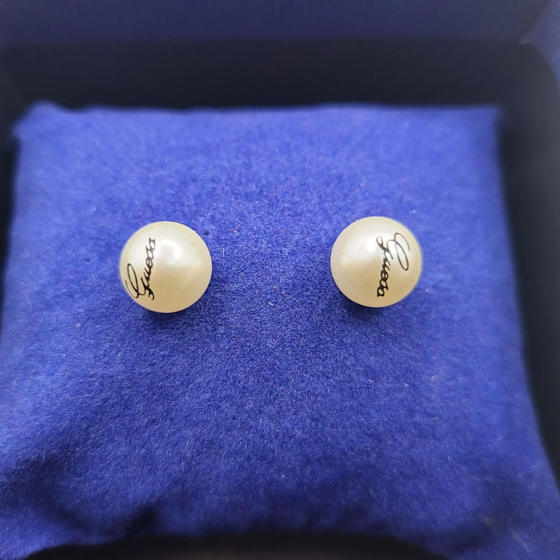 Luxury Korean Fashion Round Pearl Earrings Letter Guess Stud Earrings For Women Silver Needle Party Wedding Ear Studs Jewelry