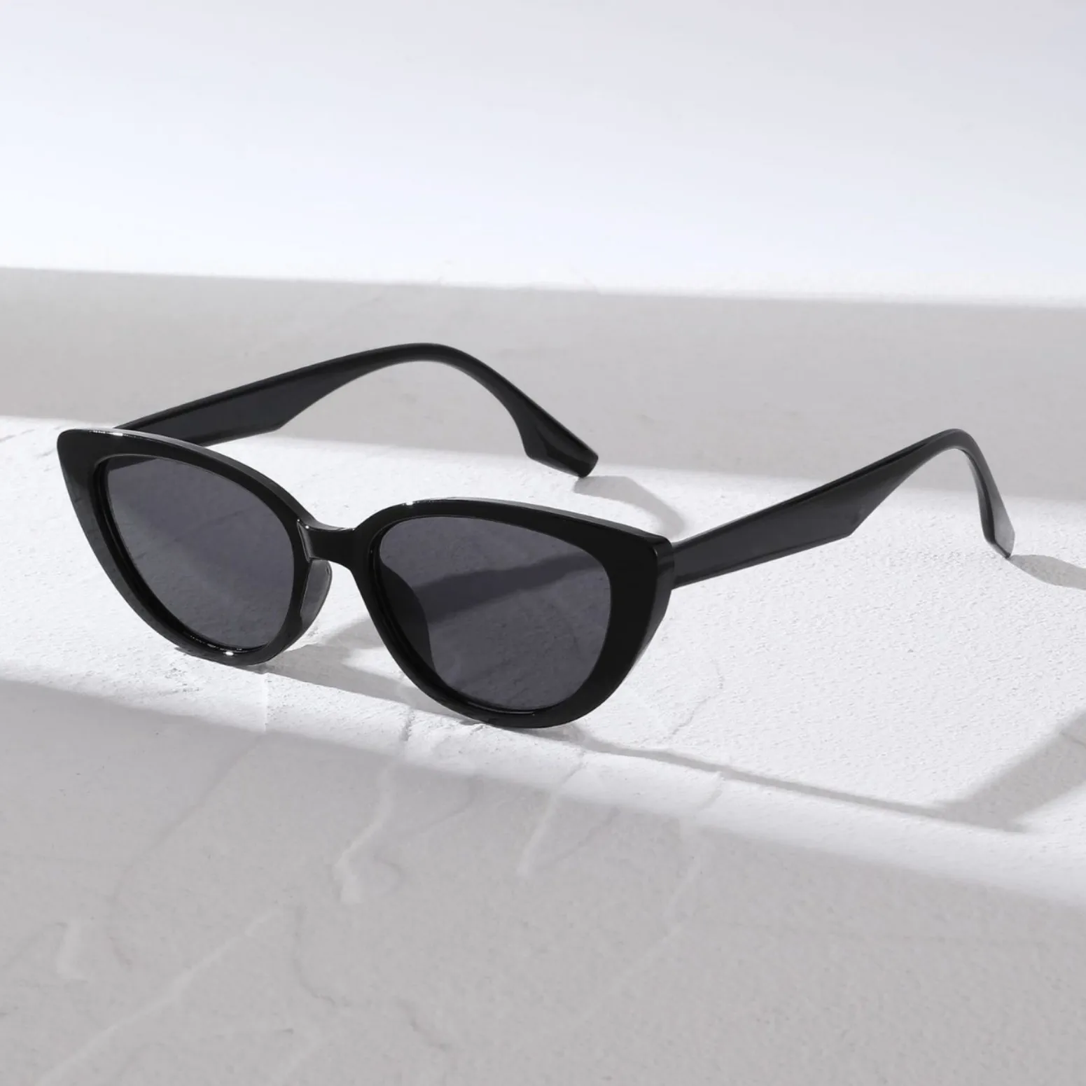 Spring Summer New Sunglasses Cat Eye Shape Eyewear Outdoor Beach Sun Protection Shades Fashion Vintage 90s Sun Glasses