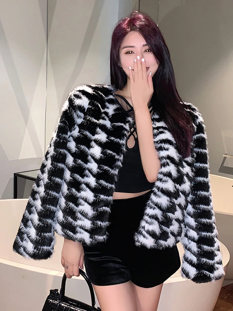 

Women O-Neck Black White Plaid Faux Fur Coats Winter New High Quality Retro Spice Girls Warm Covered Button Short Overcoat 2023