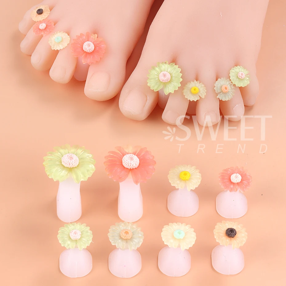8 pcs/Pack Silicone Toe Separator Cute Soft Pedicure Tools Daisy Square Star Heart Rhinestone Foot Finger Separator Care Tools