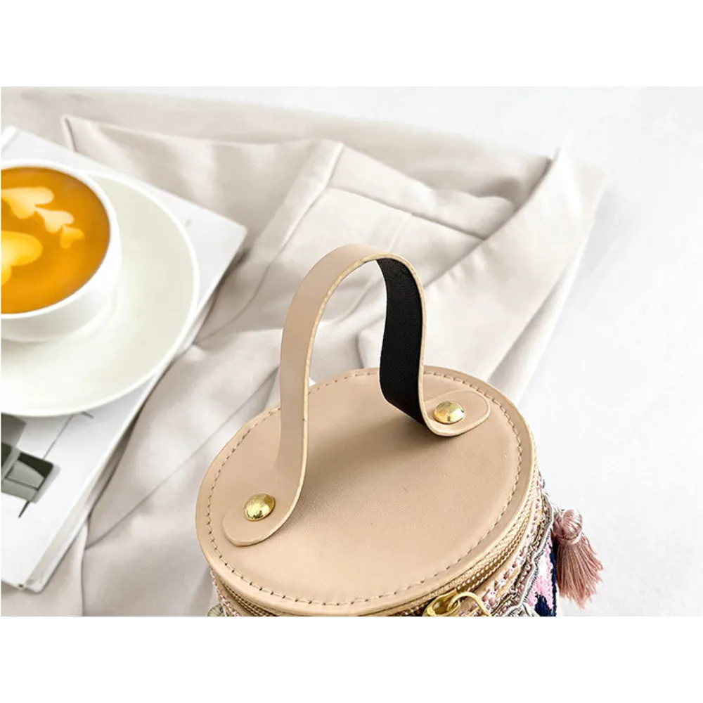 Kleine, zylindrische Handtasche im ethnischen Stil für Damen im neuen Trend 2024, Umhängetasche mit Quaste, personalisierte Tasche_voghion.com