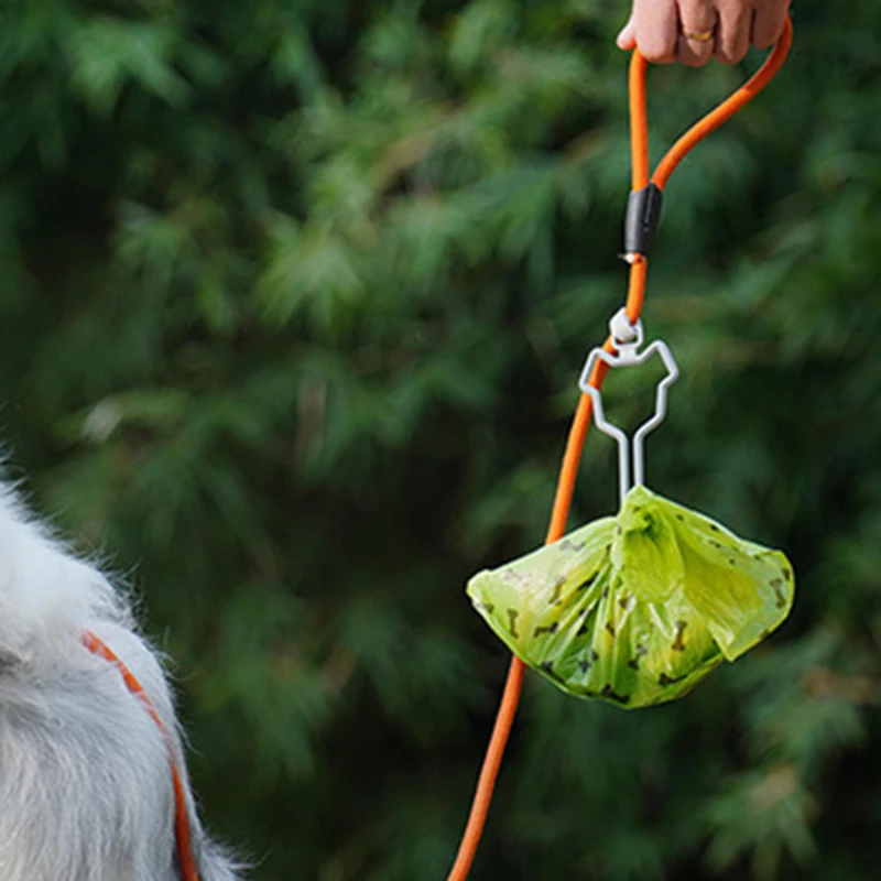 1 Pc Pets Dog Traction Rope Garbage Portable Hook Bag Hands-Free Clip Pet Poop Bag Holder Cleaning Tools Supplies pet poop bag holder dog bag holder
