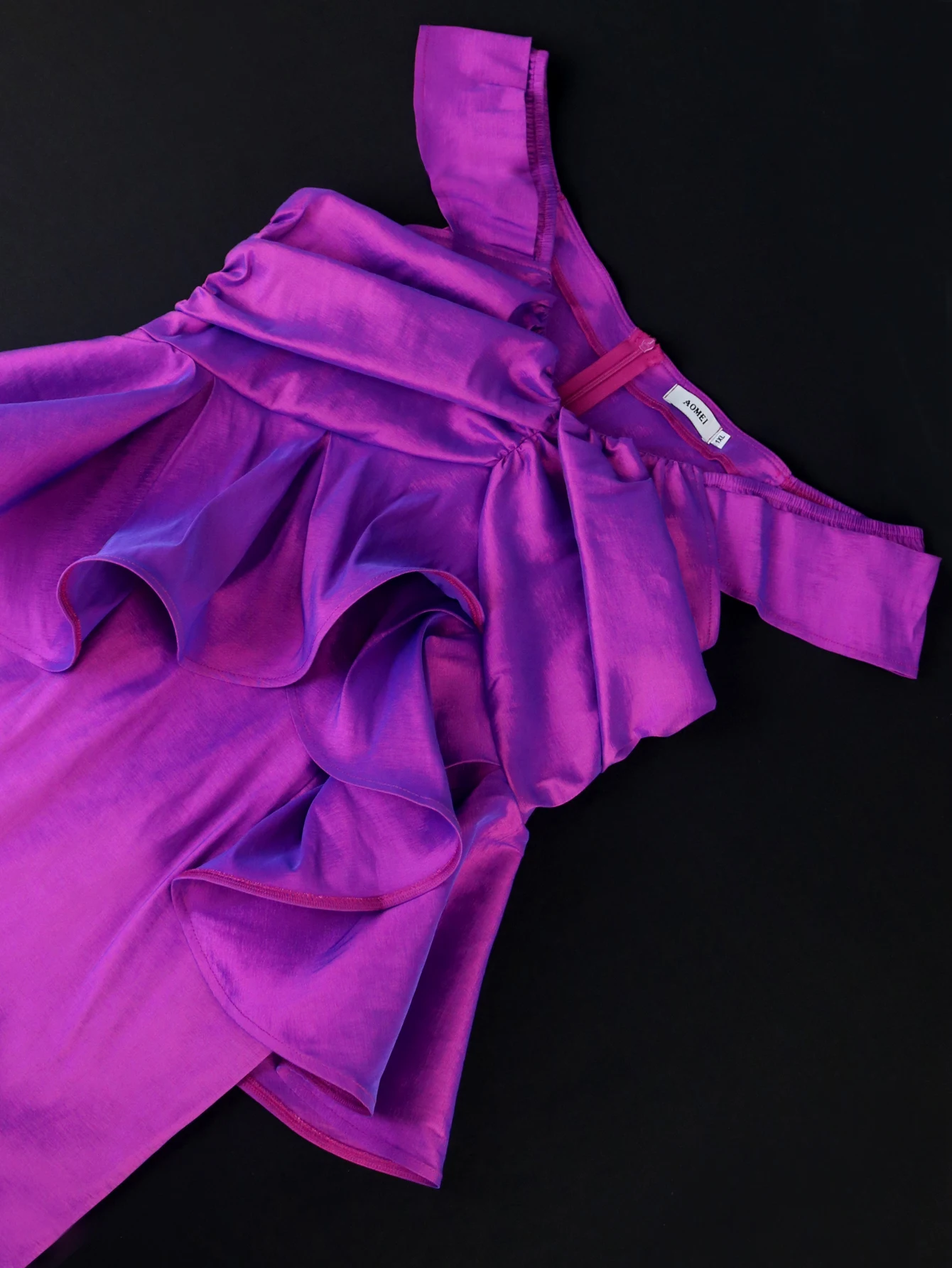 Рисунок 5 - Женское платье с открытыми плечами