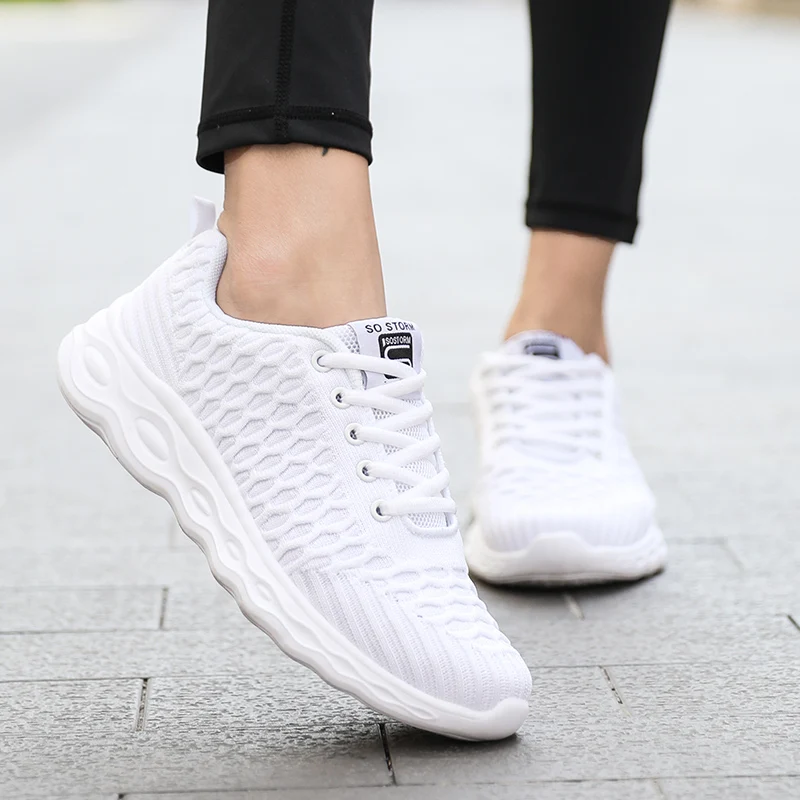 Hot Sale Knit Running Shoes Women Fashion Red Lightweight Sneakers Woman Summer Breathable Non-slip Casual Women's Sports Shoes