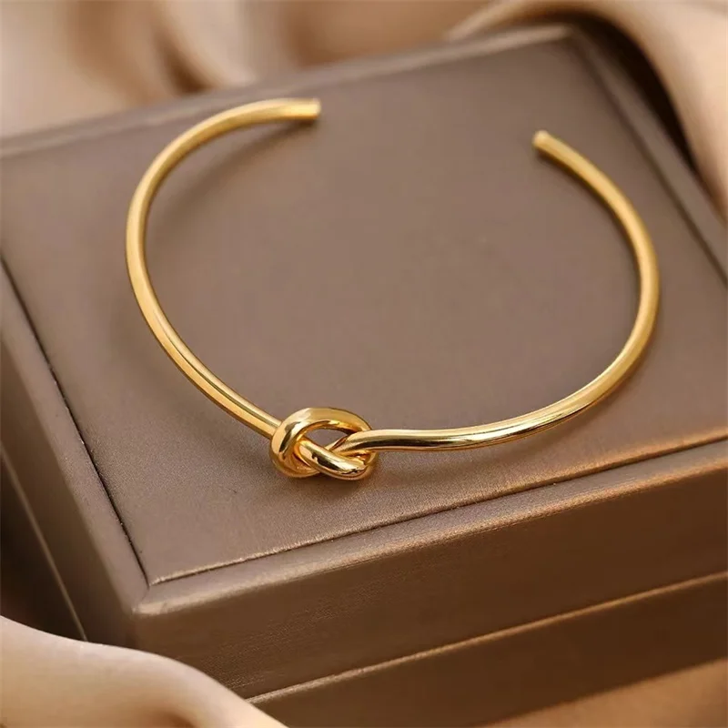 

SOAR EAST Golden Concentric Knot Shaped Bracelet Unique Design Bangles for Women Girls Fashion Jewelry Accessories
