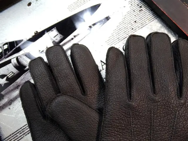 Deer Skin Leather Gloves W/ Zipper - Black – Bikers Gear Online