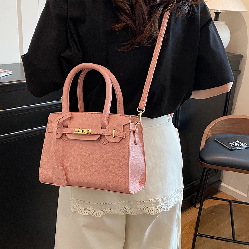 حقيبة يد نسائية مصممة شهيرة - حقيبة كتف جلدية أنيق...