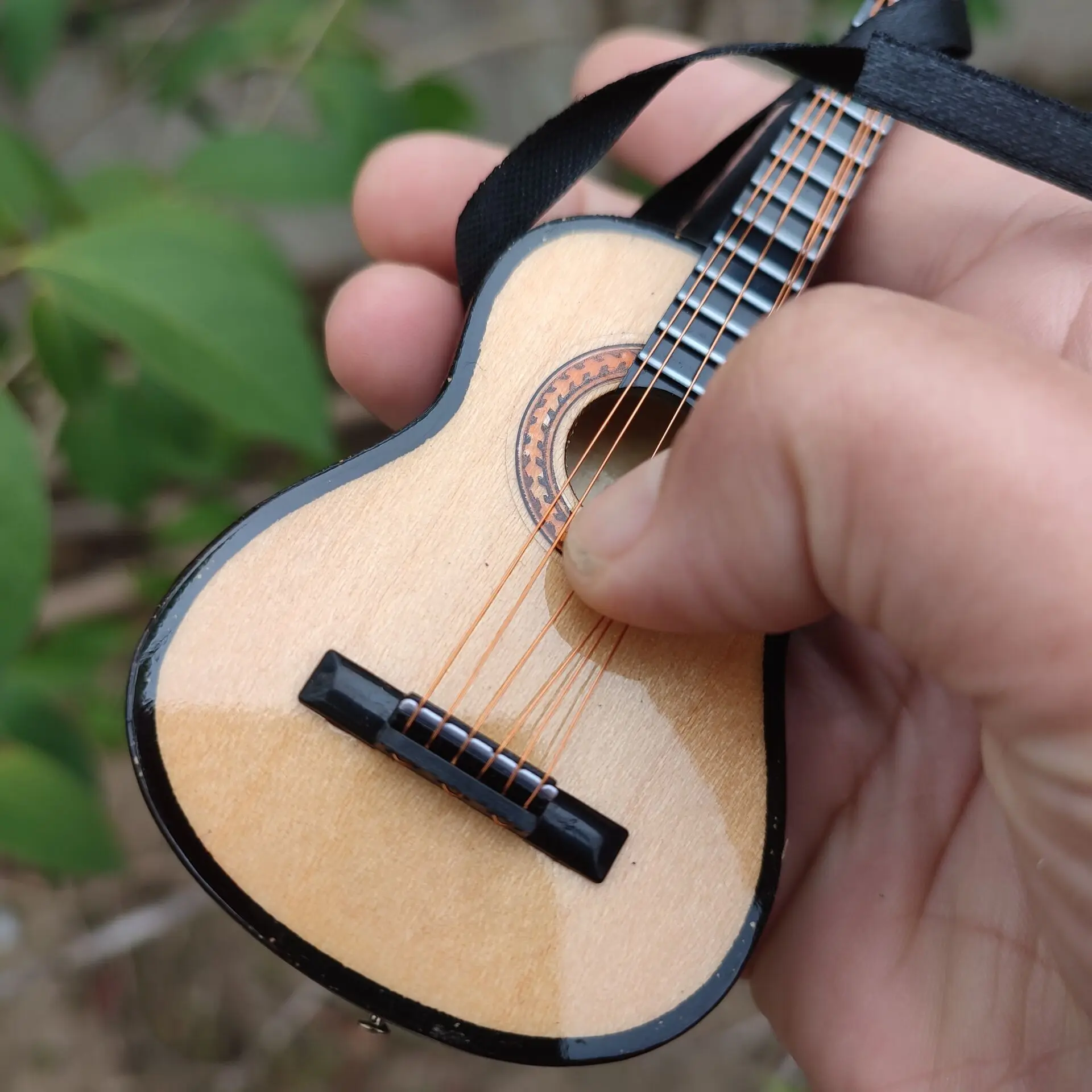 1/6 Échelle À La Main Mini Guitare Folk Guitare Style vintage