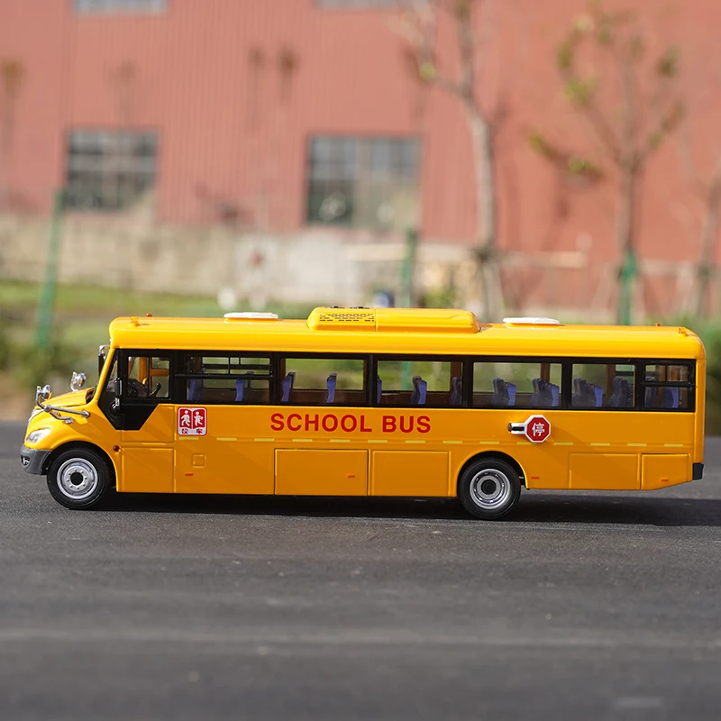 1:42 スケール Yutong バスアメリカンスクールバス S11 合金模擬車