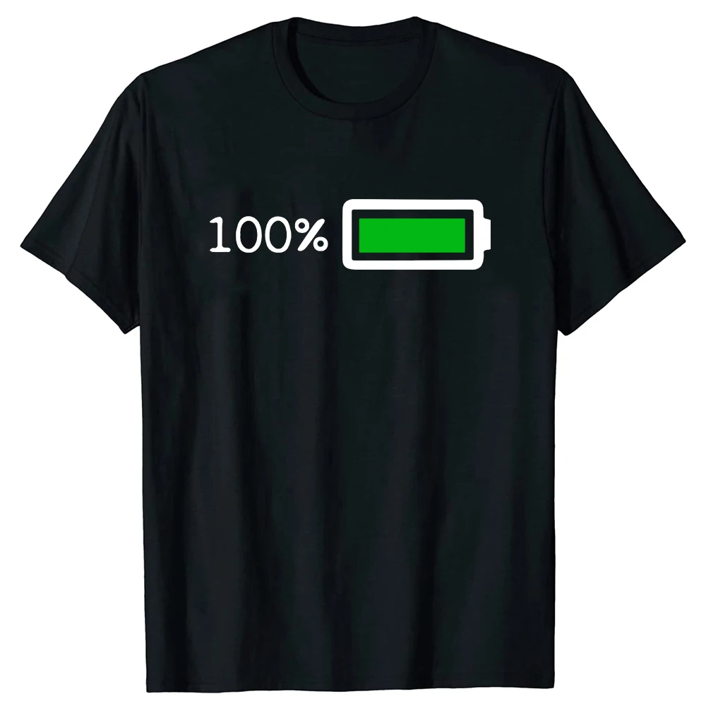 Schwarzes T-Shirt mit Vollbatterie-Motiv, bequemes, lässiges Kurzarm-Shirt, lustiges und energiegeladenes Design für Technik-Enthusiasten.