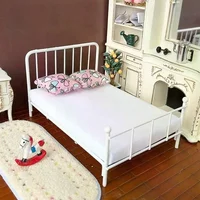1 pièces décoration de scène de chambre à coucher 1:12 maison de poupée lit en métal Mini meubles de poupée cadre en fer lit simple modèle accessoires de maison de poupée 3