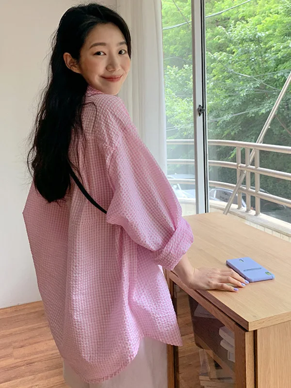 

Женская рубашка средней длины, хлопковая рубашка в клетку с текстурой пузырьков, защита от солнца, для отдыха, для ранней весны, Южная Корея, 8L0Z, 2024