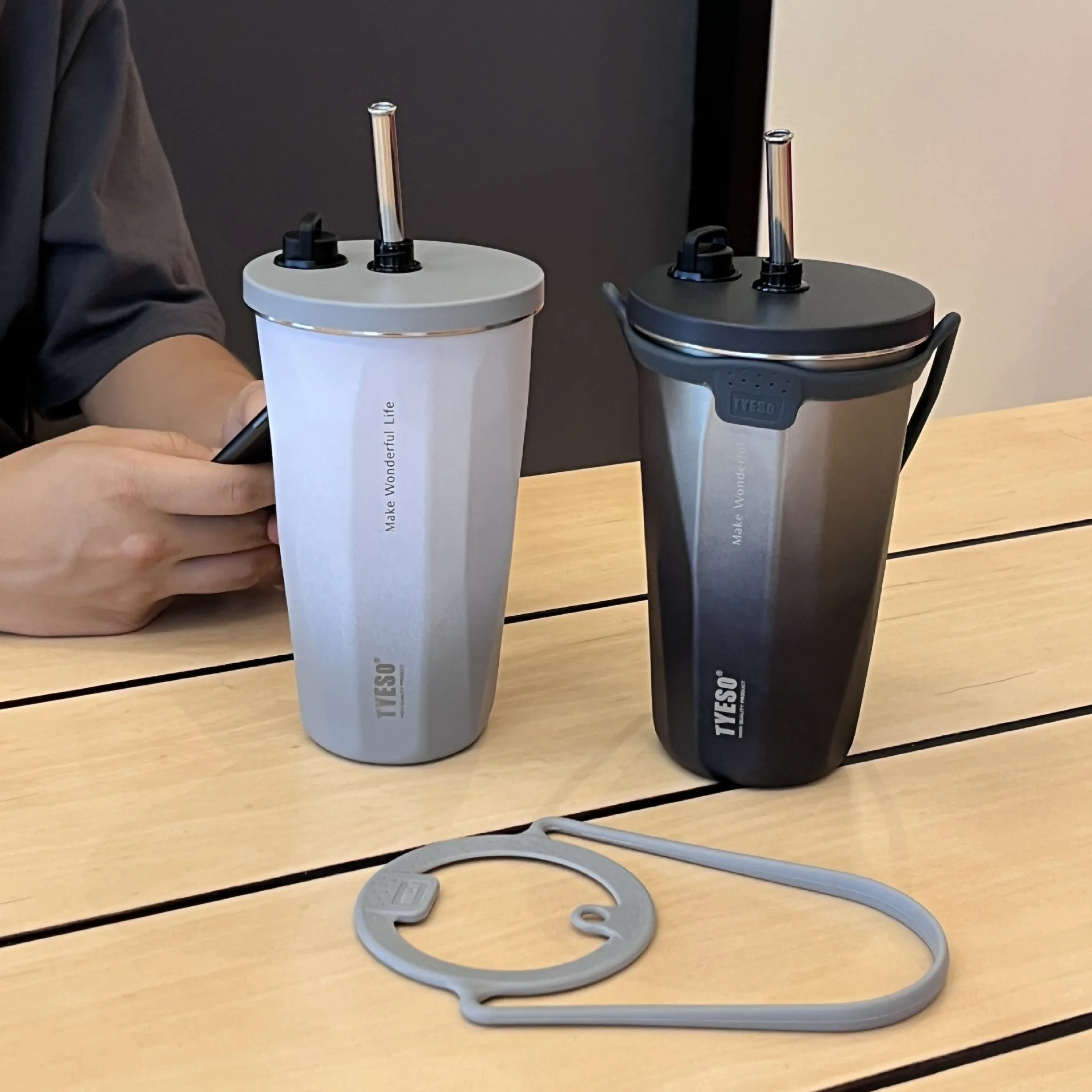 Tyeso 600ml 텀블러 스테인레스 스틸 커피 보온병 컵 자동차 절연 병 누출 방지 보온병 이중 벽 카페 컵 진공 플라스크