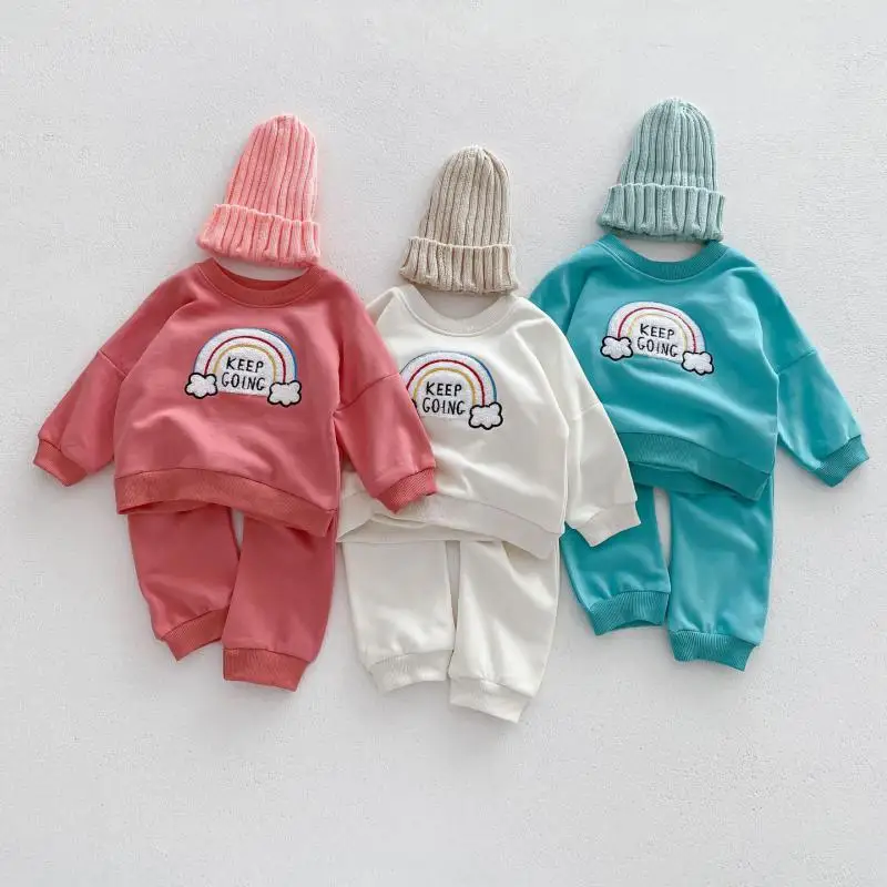 

Новый детский костюм с толстовкой с радугой осенний детский спортивный костюм свободные повседневные топы с вышитыми буквами для маленьких мальчиков и девочек + однотонные штаны комплект из 2 предметов