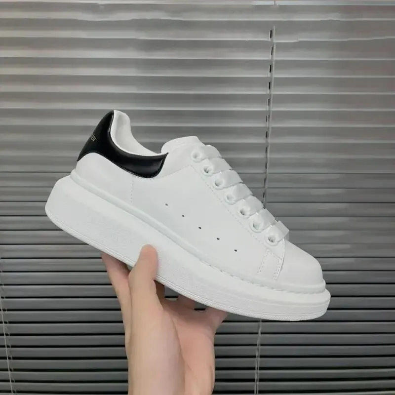 Women Flats Elegant Skateboard Shoes White Sneakers Thick Sole Inner Height Increasing Vulcanized Shoes For Men And Women 3