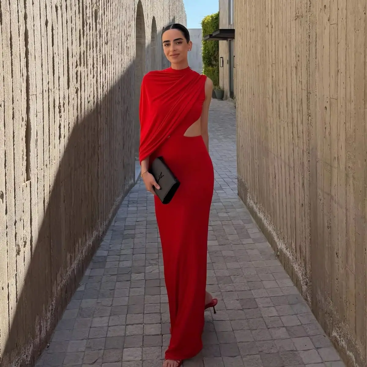Schickes, kräftiges rotes asymmetrisches Maxikleid – Elegantes, auffälliges, drapiertes Bodycon-Kleid mit offenem Rücken für Damen – Party, bescheiden, Retro, Streetwear