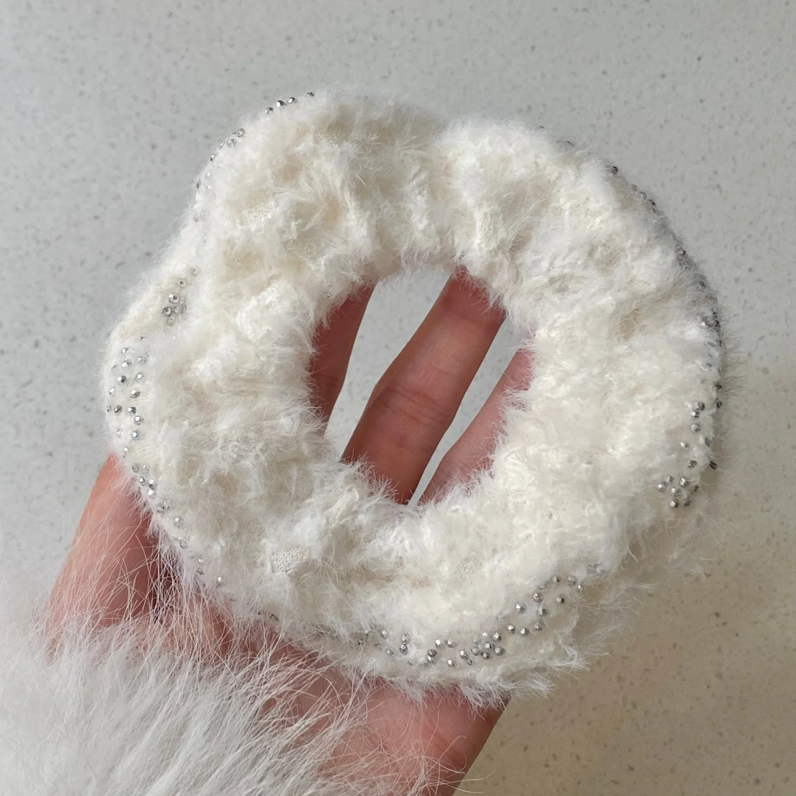 1PC White Fluffy Sparkle Scrunchie, Glitter Beaded Elastic Hair Tie,Soft Fuzzy Hair Band For Women,Elegant Shiny Hair Accessory
