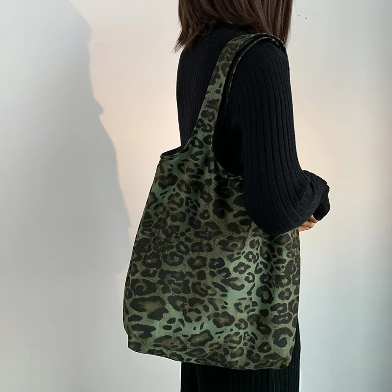 New Fashion Tote Bags Shopping and Travel Canvas Bags New Women Popular Handbags Large Capacity Leopard Shoulder Bags