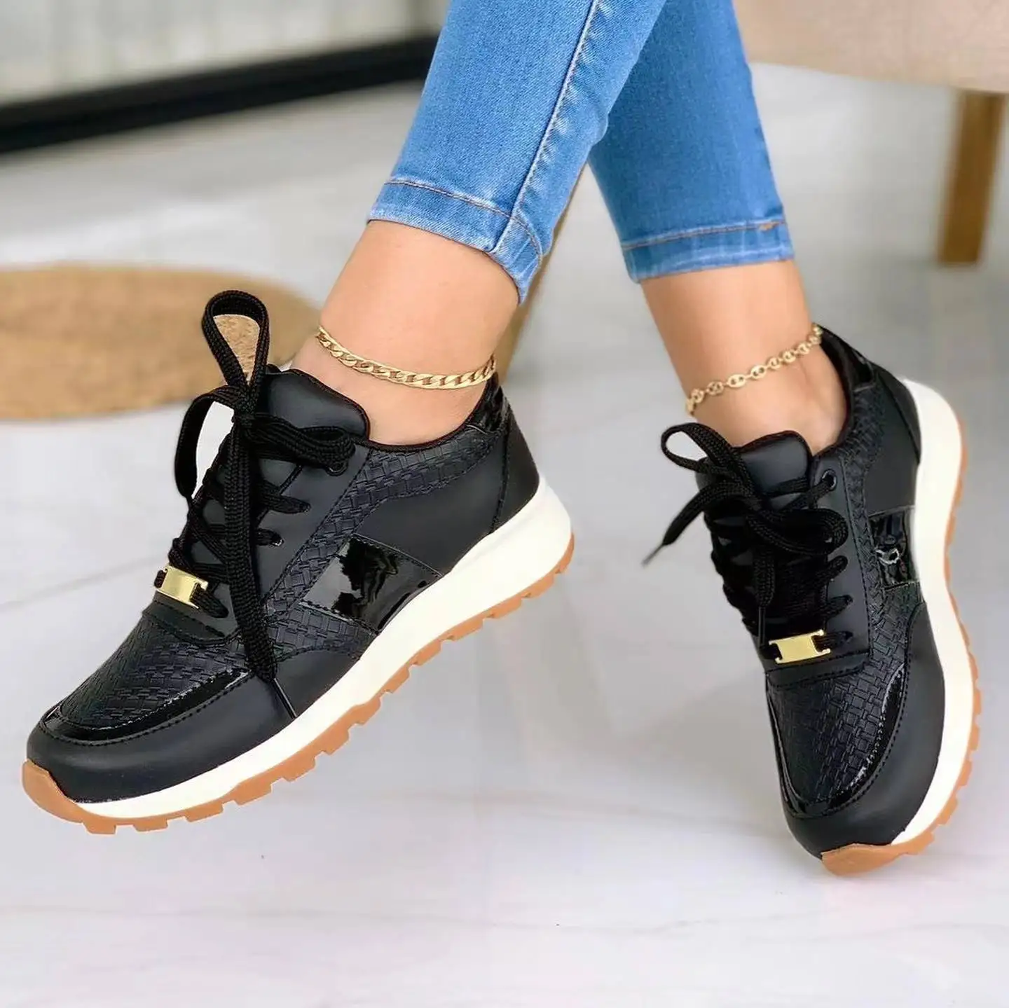 

Women Causal Sneakers Summer New Fashion Breathable Ladies Mesh Lace Up Sports Shoes Women Platform Shoes Walking Designer Shoes
