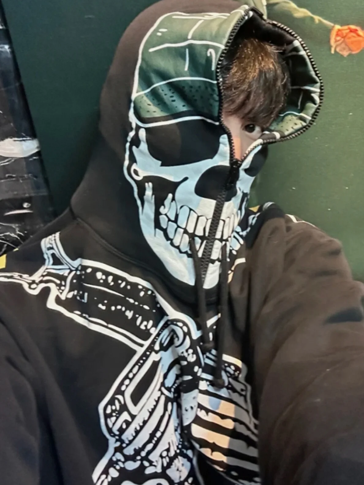 

24 Spring Summer New Mask Bullet Head Padded Hoodie Pullover Double Gun Print Tide Zip Sweater