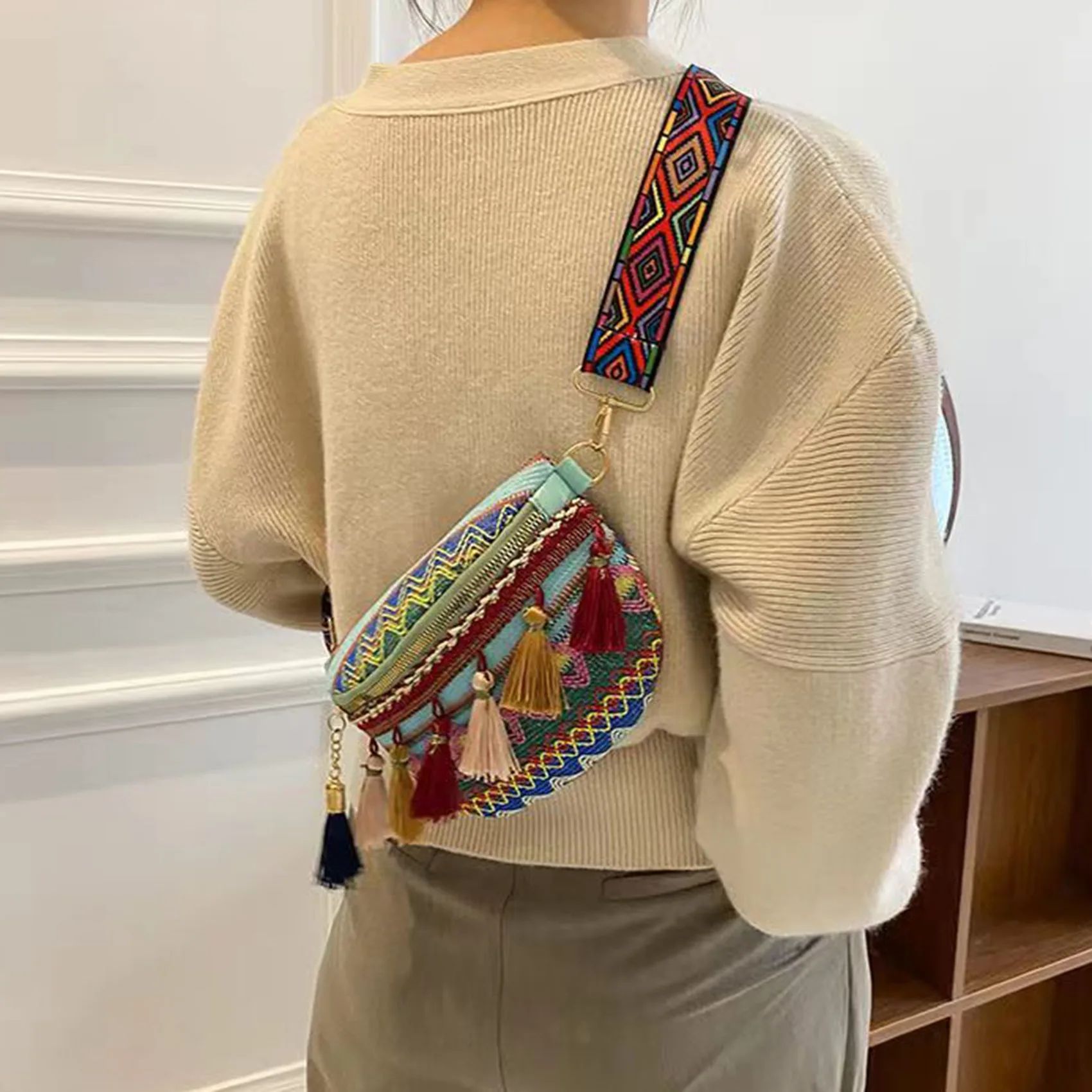 Women's Crossbody Bag Ethnic Style Tassel Decor Diagonal Straddle Bag Feminina Single Shoulder Bag Variegated Color Chest Pouch