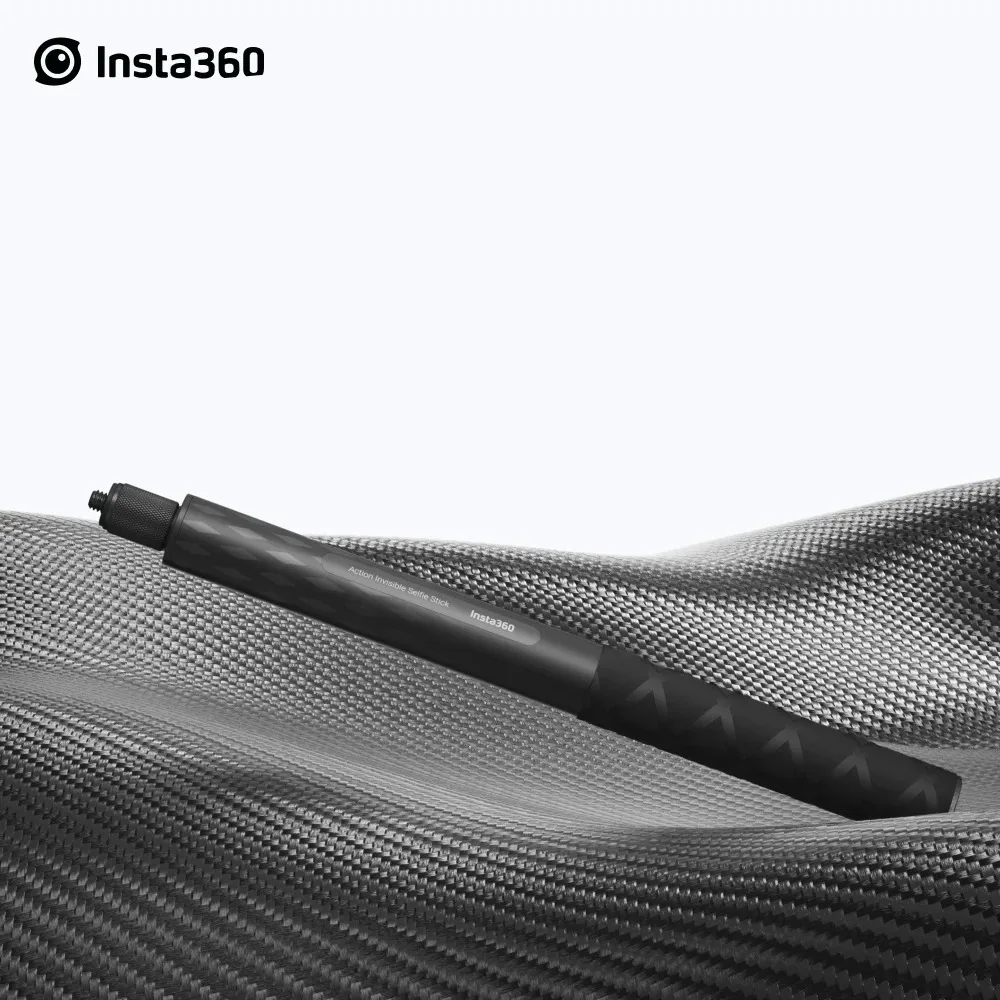 Détail de la fixation de la perche selfie invisible 100cm en fibre de carbone pour Insta360 X5.