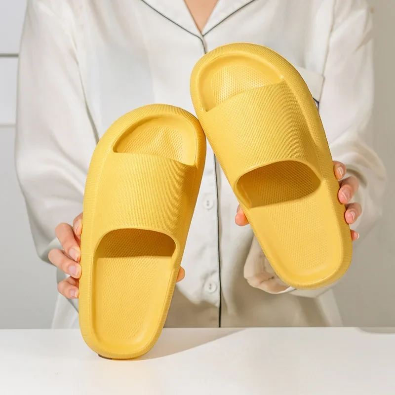 

T210wholesale summer slippers with shit-stepping feeling for women EVA home indoor hotel couple soft home thick-soled s