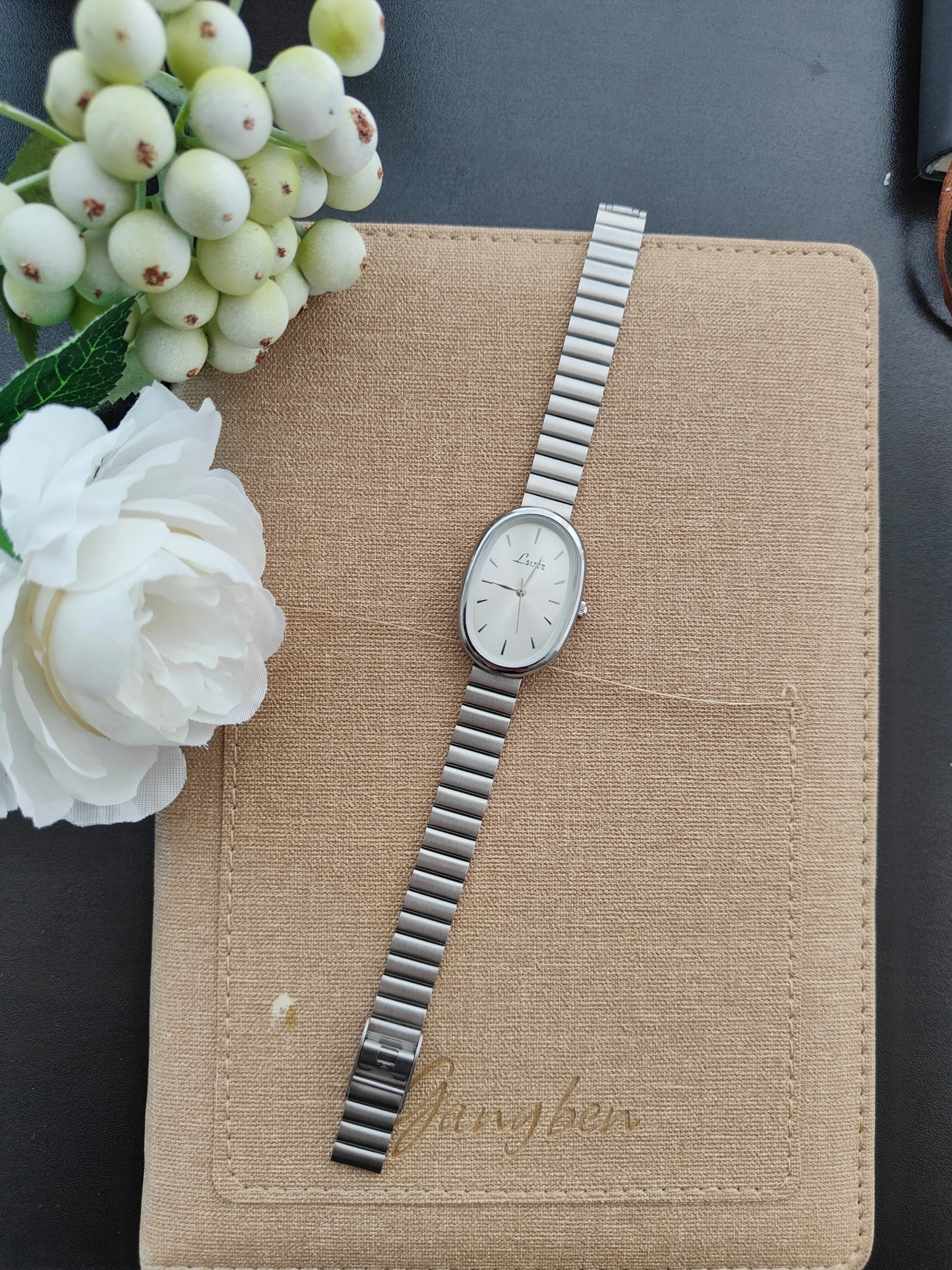 1 Piece of New Fashion Gold Bracelet Women's Watch Retro Luxury Fashion Simple Elegant Accessible Luxury Elegant Versatile Watch Women's Quartz Watch 4