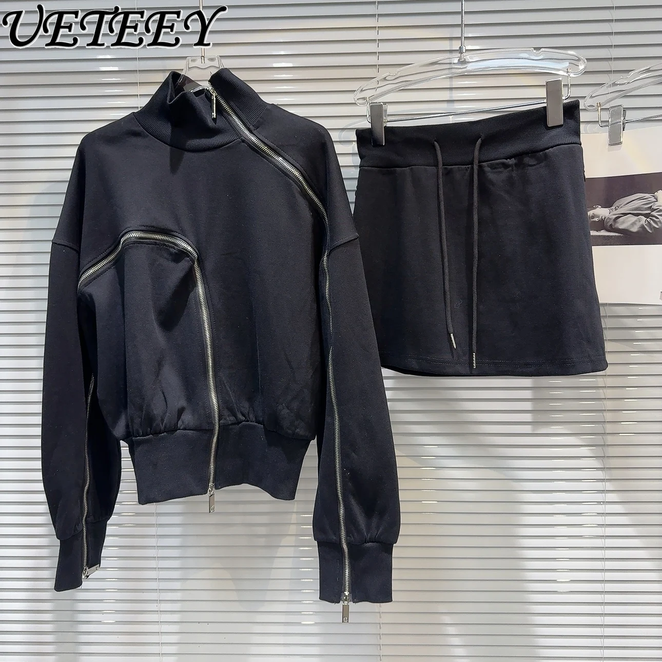 

2024 Spring New Non-Mainstream Style Stand Collar Beveled Metal Zipper Sweatshirt and Drawstring Short Skirt Casual Suit