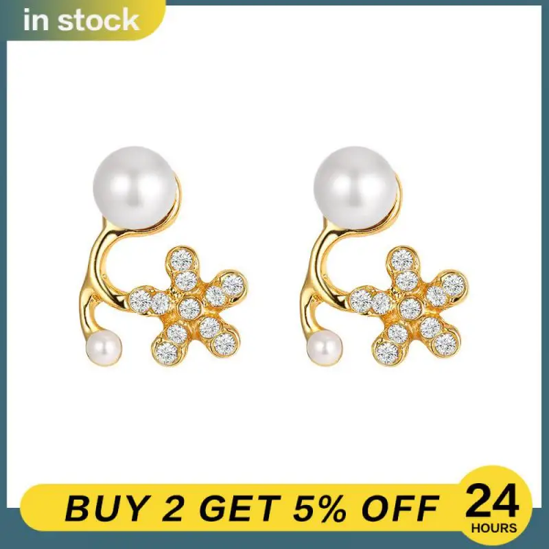 

1PCS Beautifully Luxury Earrings Advanced Sense Heart Stud Earrings Pearl Accessories Feminine Womens Fashion Jewelry Wild