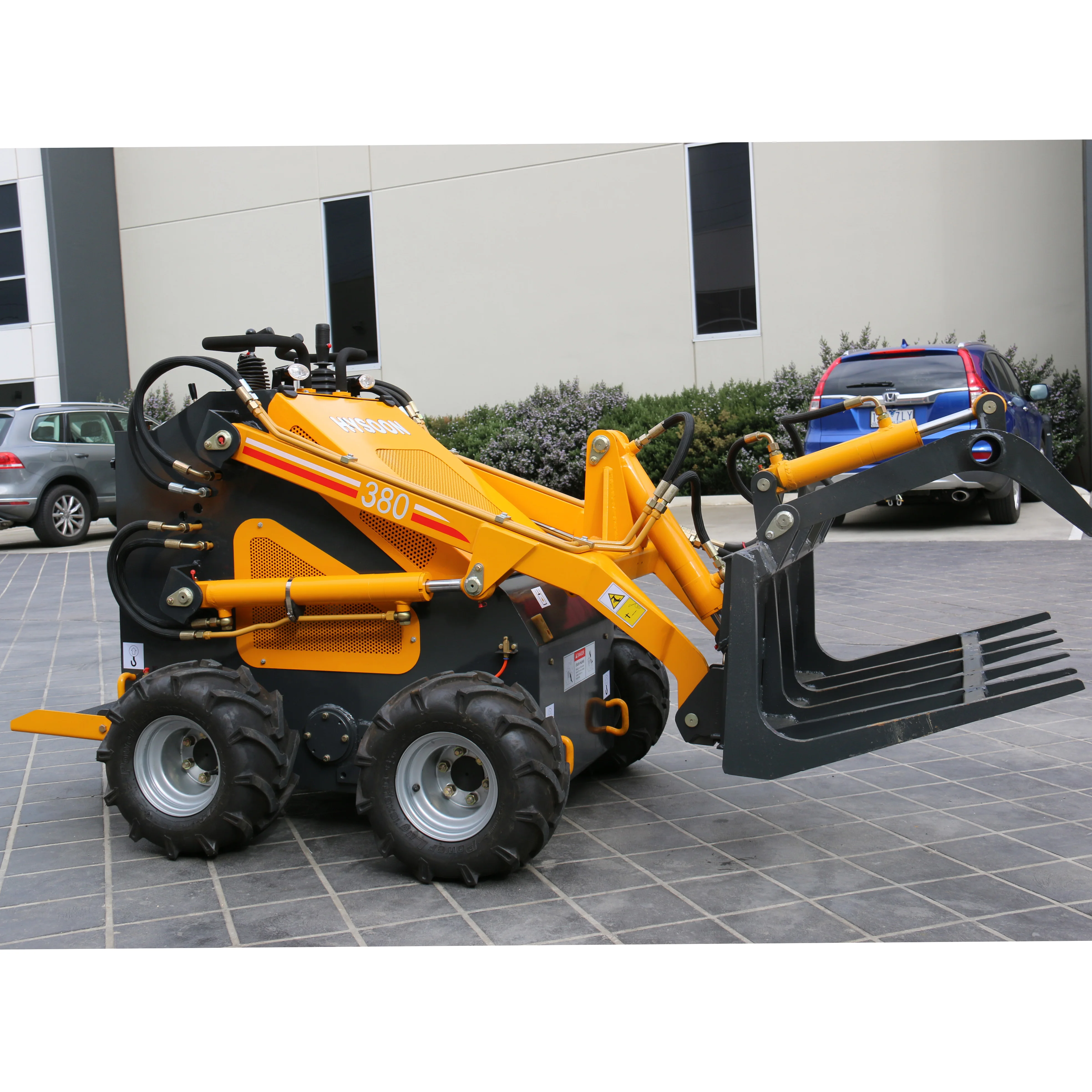 Рисунок 6 - Мини-погрузчик с бортовым поворотом