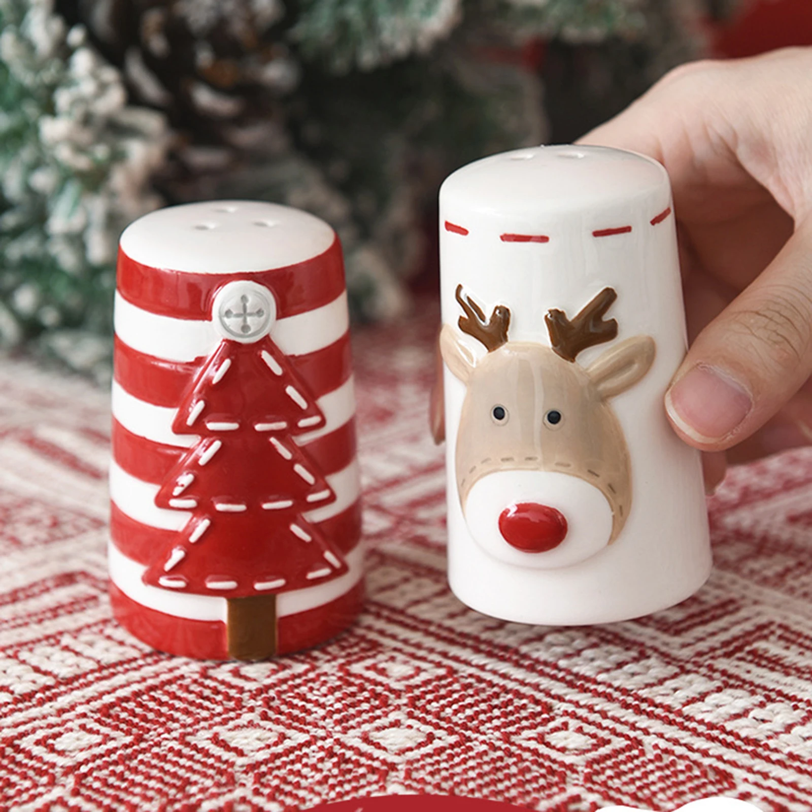 2PCS Salt and Pepper Shakers Set Christmas Reindeer Tree Pattern Ceramics Salt Sugar Pepper Container Multipurpose Kitchen Tools
